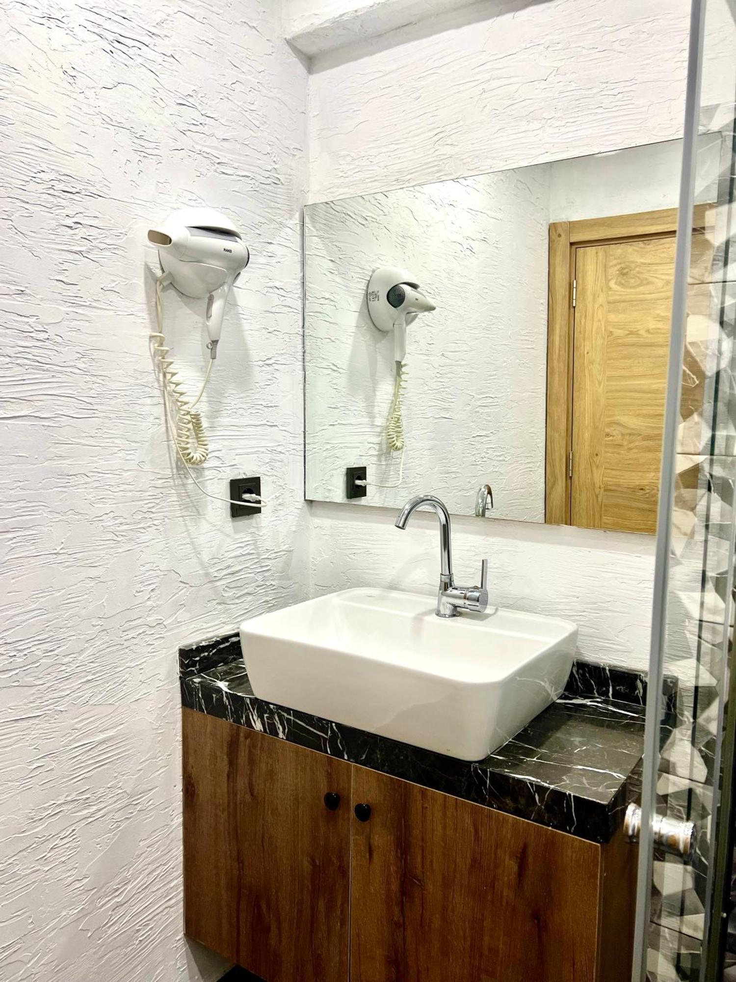 Besiktas Guest House Истанбул Екстериор снимка