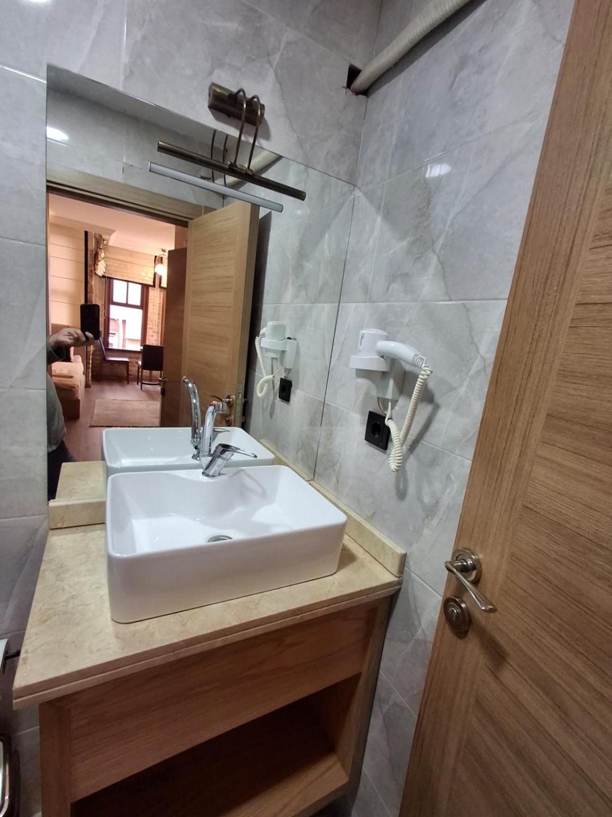 Besiktas Guest House Истанбул Екстериор снимка